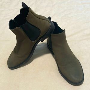 Olive Green “Unlisted” by Kennth Cole Chelsea Boots. Size 10.5.